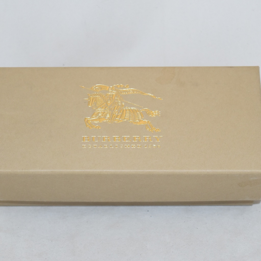 Burberry SunglassGift Box PreOwned Burberry SunglassGift Box PreOwned